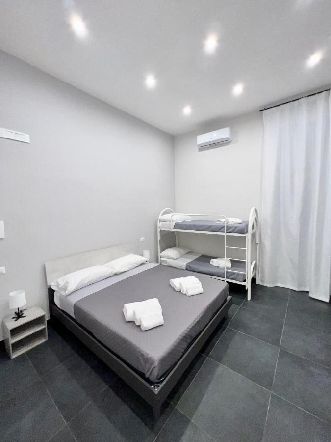 Civico Sedici Hotel Napoli Bagian luar foto