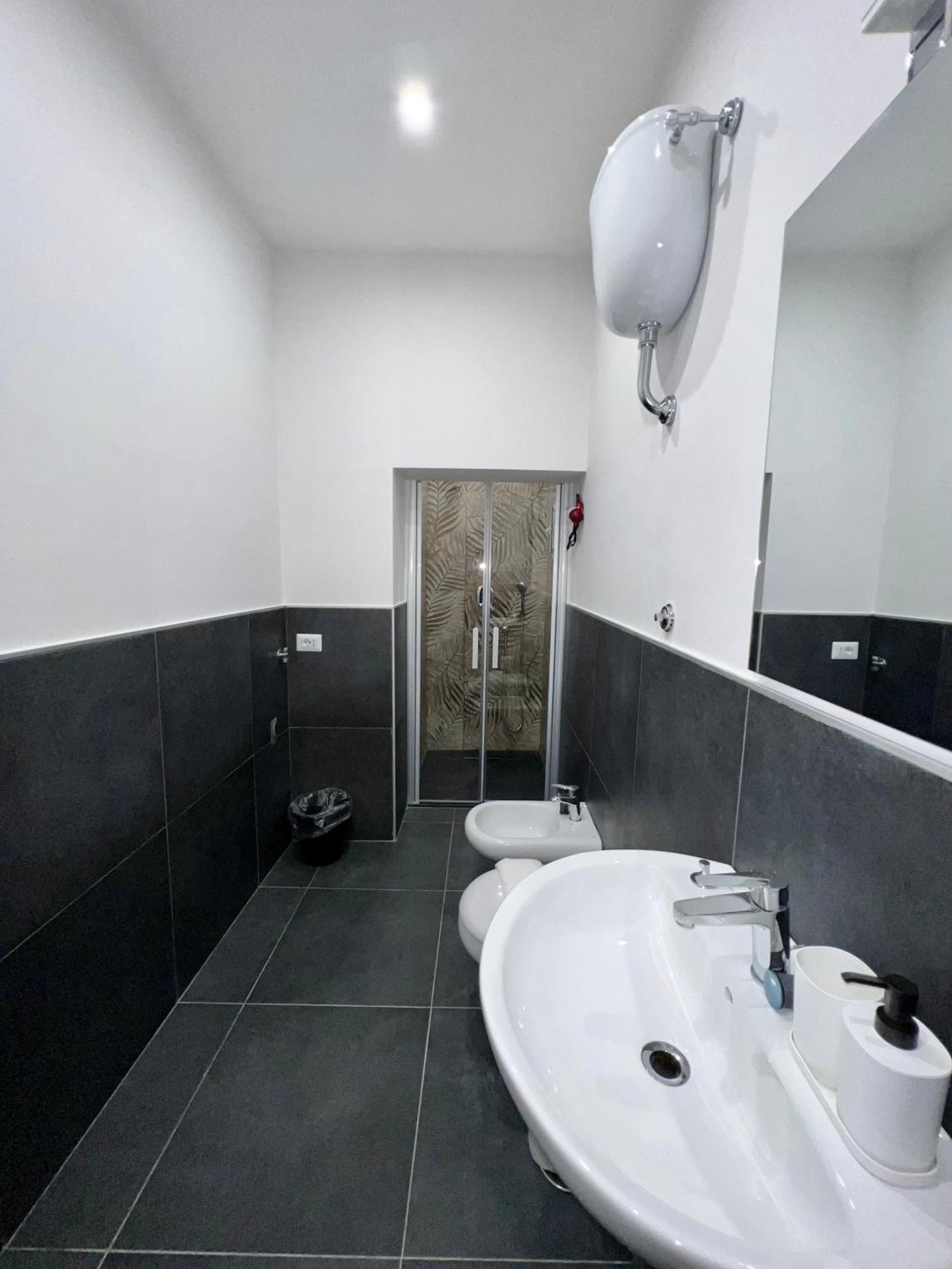 Civico Sedici Hotel Napoli Bagian luar foto